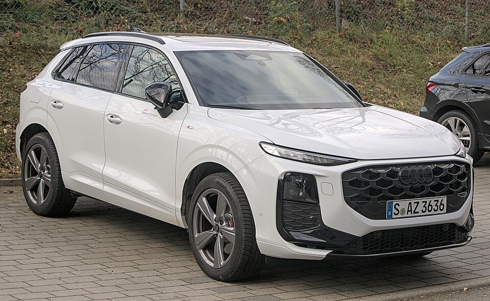 アウディ Q3