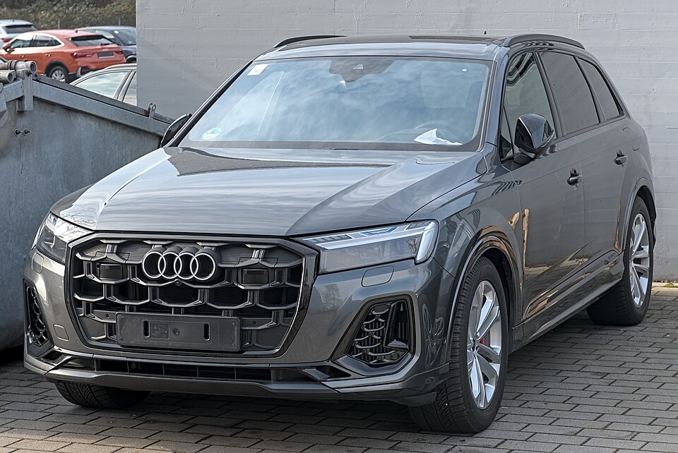 アウディ Q7