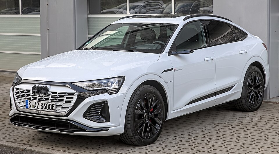 アウディ Q8 Sportback e-tron