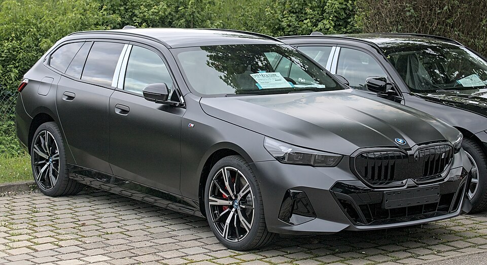 BMW i5 ツーリング