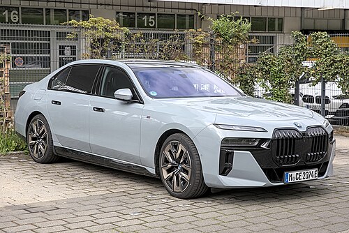 BMW i7