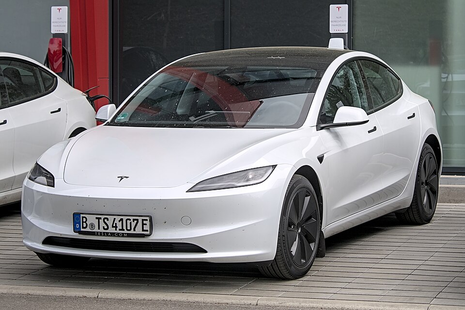 テスラ Model 3